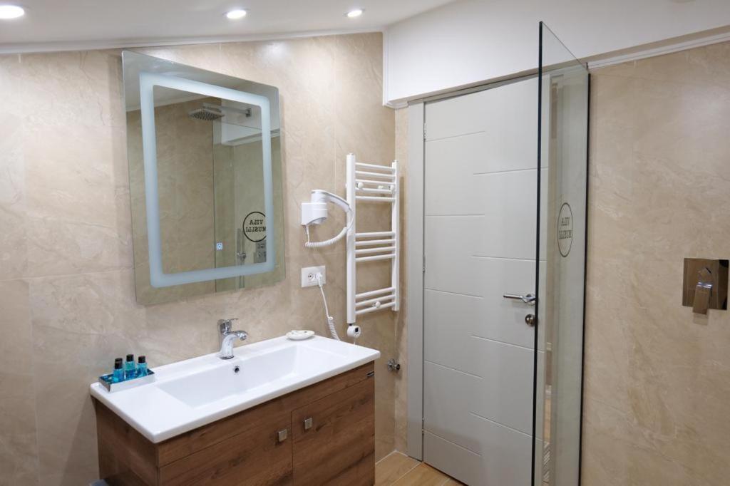 Vila Muslli Korce Ngoại thất bức ảnh